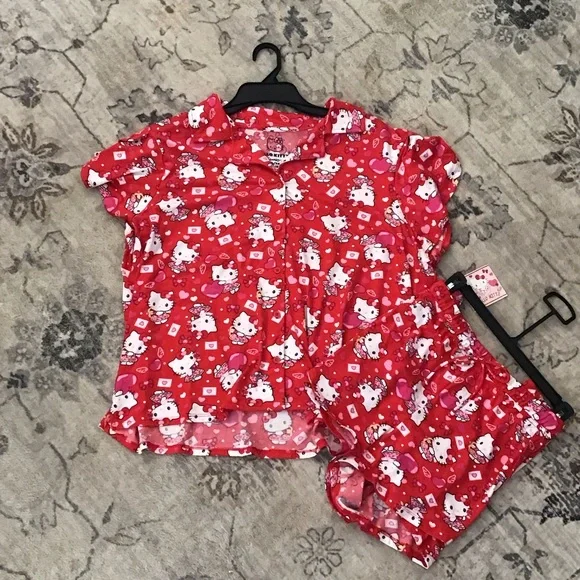 Hello Kitty Red and White Top - Picture 1 of 2
